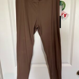 NWT Mono B Brown Activewear Leggings with Back Zip Pocket